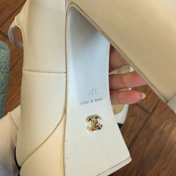 CC Women's Cream and Black Platform Heels - Picture 8 of 9